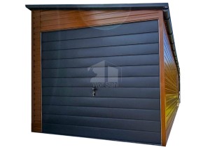 Blechgarage 3x6 m + Überdachung 1,5m - Schwingtor - Tür - PVC Kippfenster - Holzoptik - Dachrinnen - Dach: Neigung nach rechts GP629
